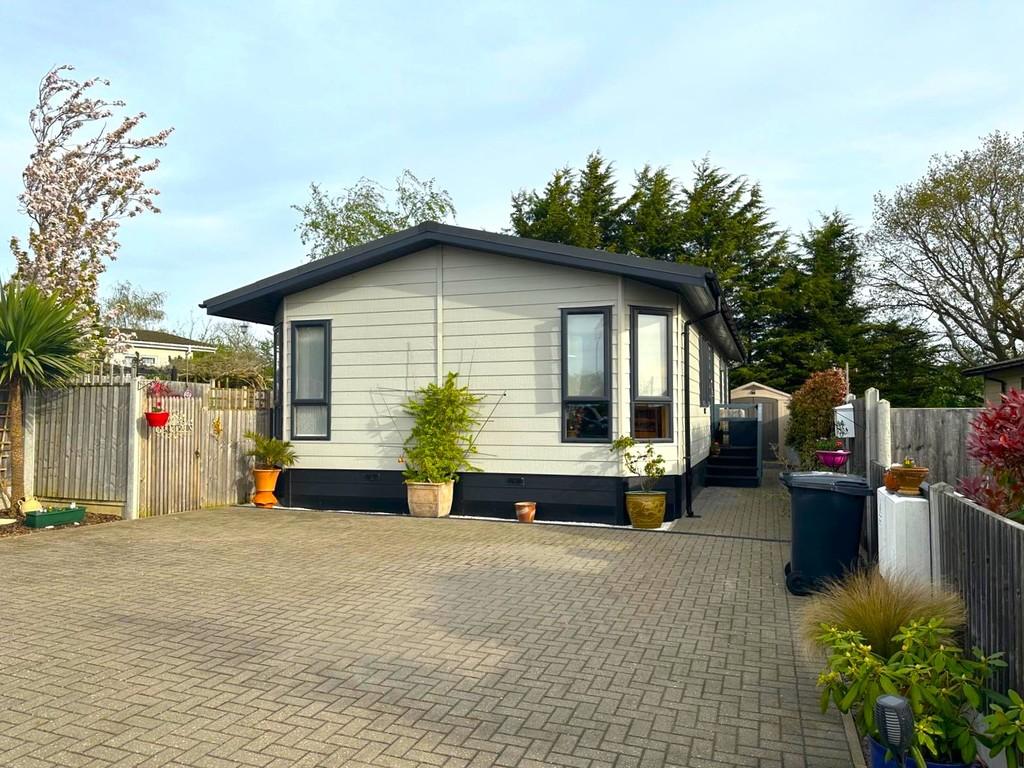 The Elms, Lippitts Hill, Loughton 2 bed mobile home for sale £324,495