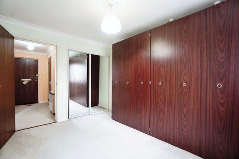 1 bedroom flat for sale, Spring Close, Dagenham RM8