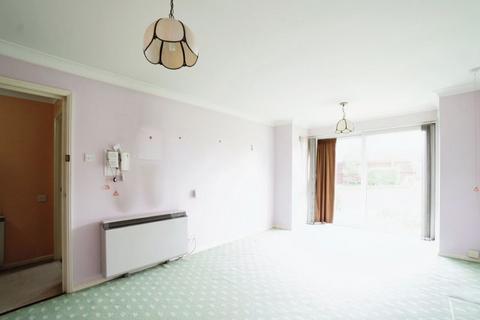 1 bedroom flat for sale, Spring Close, Dagenham RM8