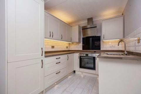 2 bedroom flat for sale, York Road, Guildford GU1