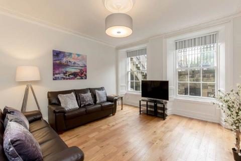 2 bedroom flat to rent, Leopold Place, New Town, Edinburgh