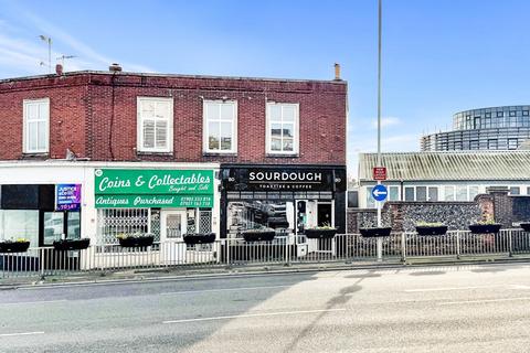 Retail property (high street) to rent, 80 Chapel Road, Worthing, BN11 1BN