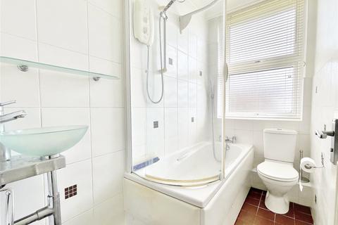 1 bedroom flat for sale, West Avenue, Worthing, West Sussex, BN11