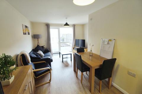 4 bedroom end of terrace house to rent, Hatchley Street, Manchester