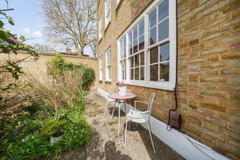 61 Parkside, London, SE3 7QF