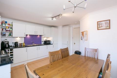51/3 Bryson Road, Edinburgh, EH11 1DS