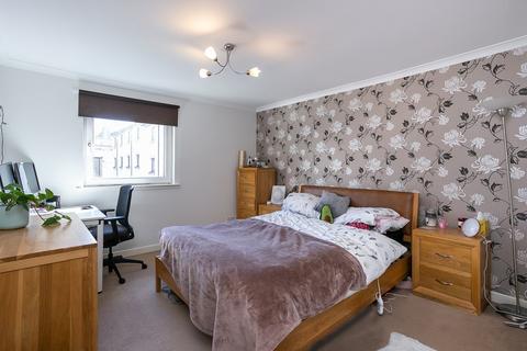 51/3 Bryson Road, Edinburgh, EH11 1DS