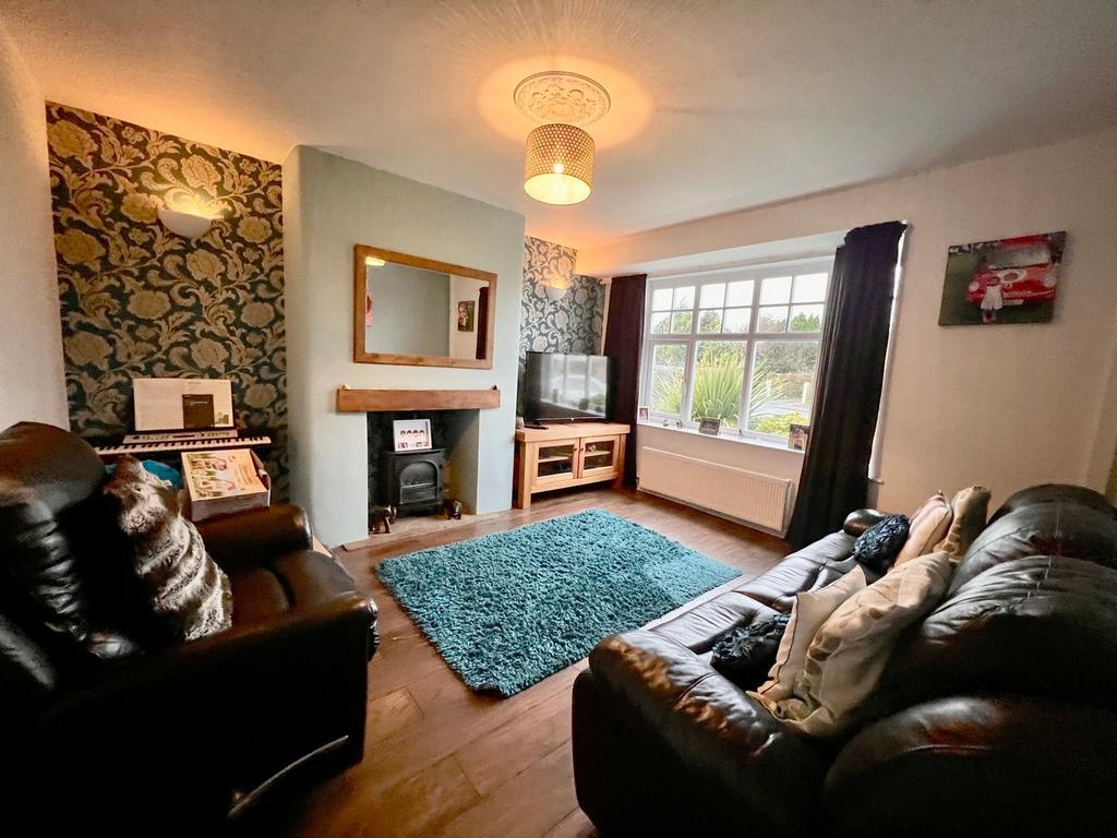 Liverpool Old Road, Walmer Bridge, Preston, PR4 3 bed semidetached