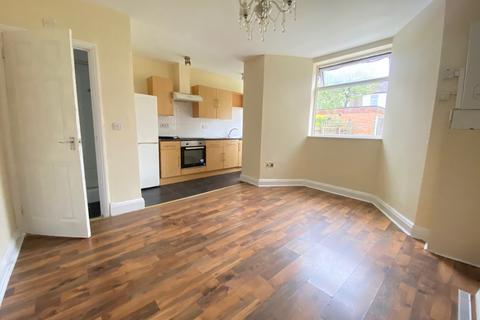3 bedroom flat to rent - London E12