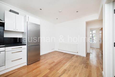 3 bedroom apartment for sale, Ground Floor, Woodstock Avenue, London