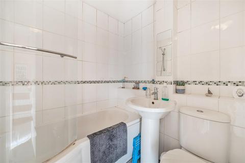 65 Bucklers Way, Carshalton, SM5 2DZ