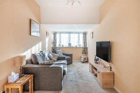 65 Bucklers Way, Carshalton, SM5 2DZ