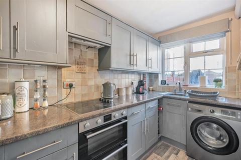 65 Bucklers Way, Carshalton, SM5 2DZ