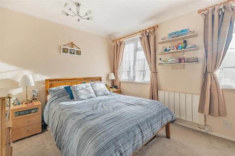 65 Bucklers Way, Carshalton, SM5 2DZ