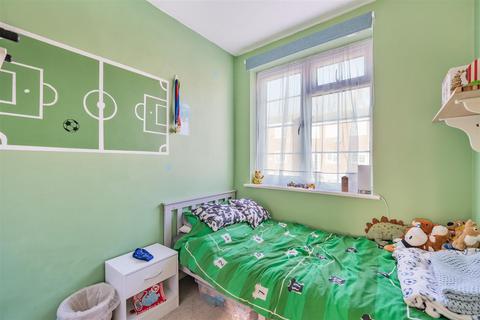 65 Bucklers Way, Carshalton, SM5 2DZ