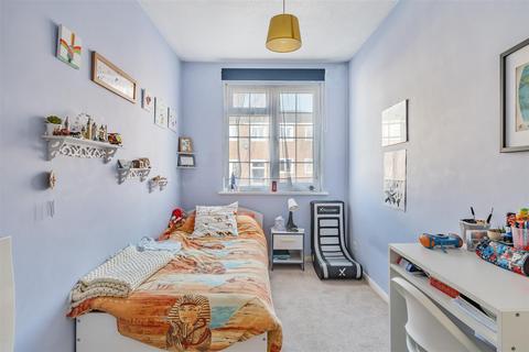 65 Bucklers Way, Carshalton, SM5 2DZ