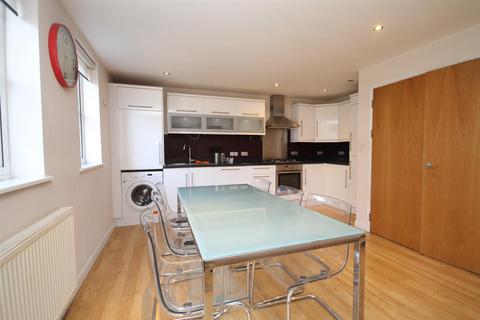 17a North Street, Carshalton, SM5 2HW