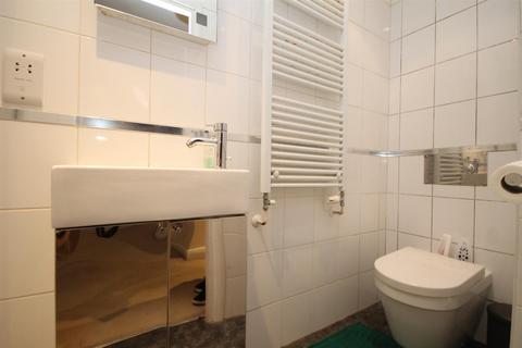 17a North Street, Carshalton, SM5 2HW