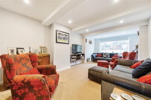 58 Mount Park, Carshalton, SM5 4PS