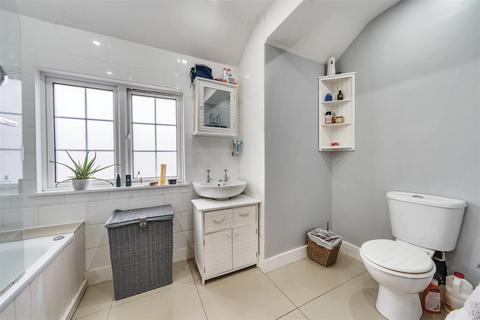58 Mount Park, Carshalton, SM5 4PS