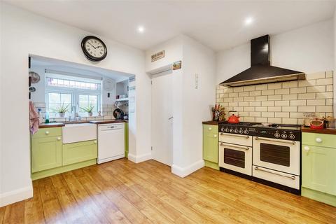 58 Mount Park, Carshalton, SM5 4PS