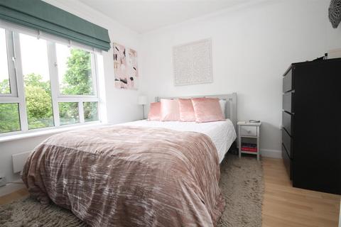 1 bedroom flat for sale, Denmark Road, Carshalton