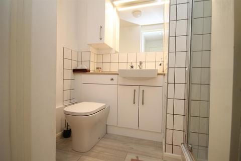 Studio for sale, Violet Close, WALLINGTON