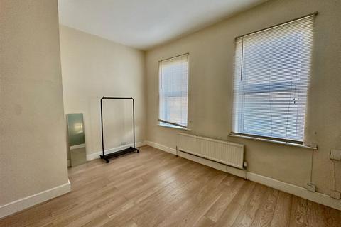 1 bedroom apartment to rent, Camden High Street, London NW1