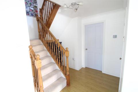 4 bedroom chalet for sale, Dawlish Crescent, Rayleigh
