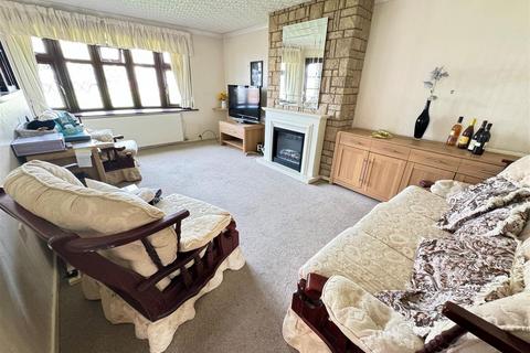 2 bedroom semi-detached bungalow for sale, Woodlow, Thundersley