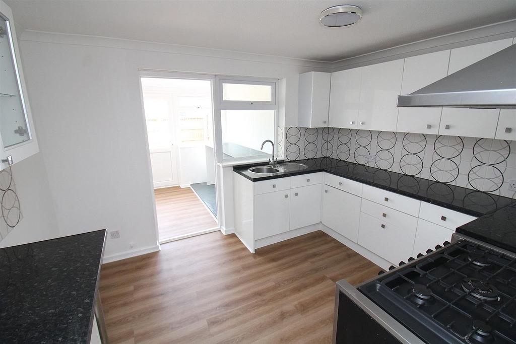 Kitchen1.JPG