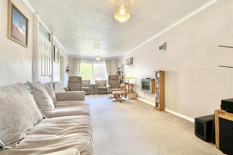 18 Stamford Close, Ipswich, IP2 9YD