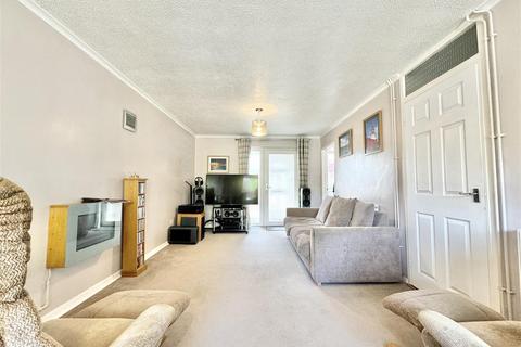 18 Stamford Close, Ipswich, IP2 9YD