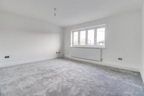 2 bedroom flat for sale, Central Avenue, Canvey Island SS8