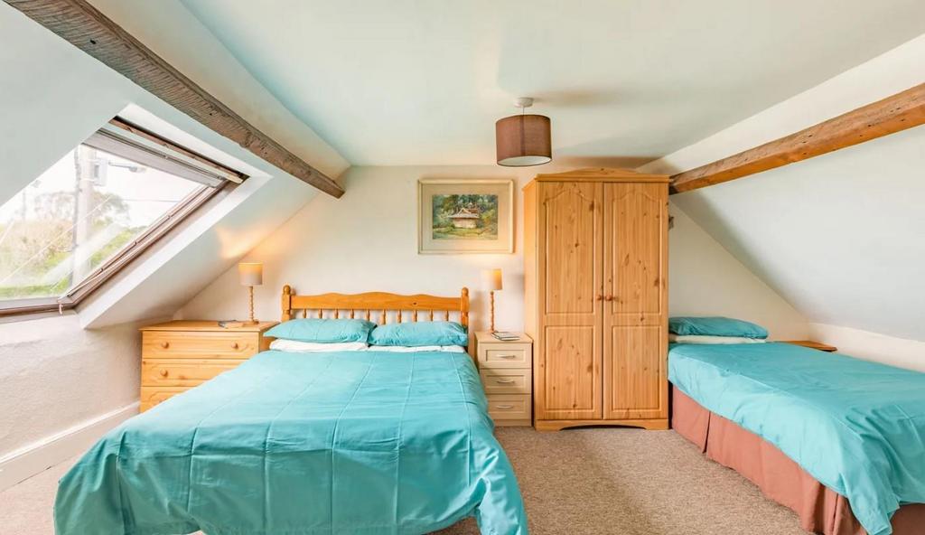 Hillymouth bedroom 2.jpg