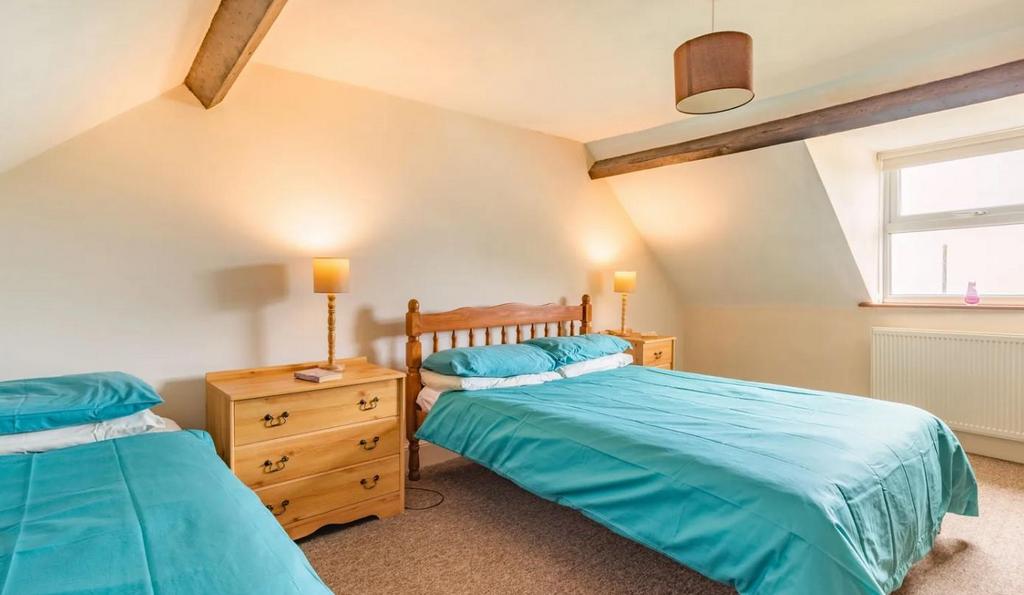 Hillymouth bedroom 1.jpg