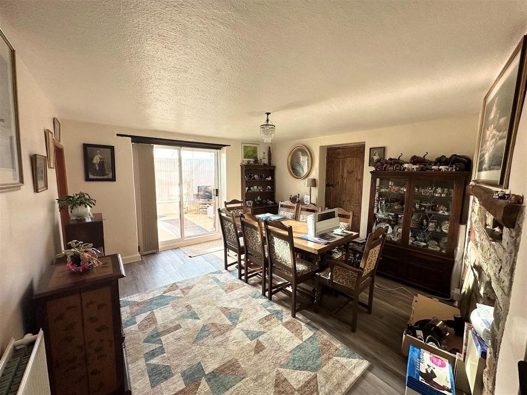 Dining room.jpg
