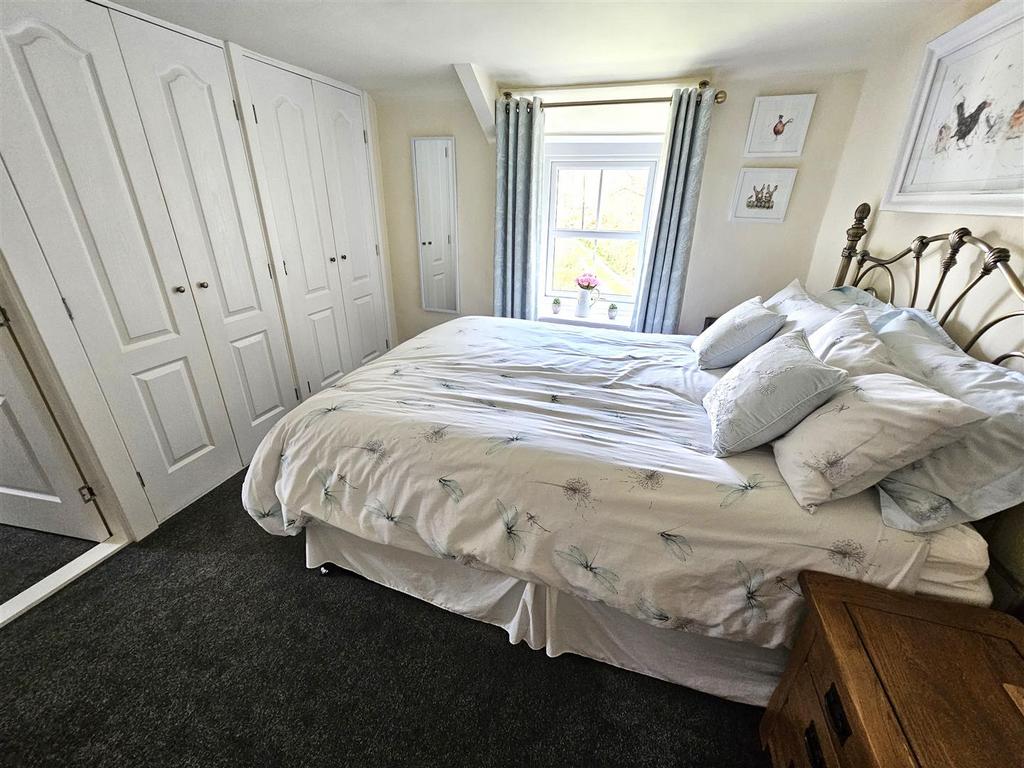 Bedroom 1.jpg