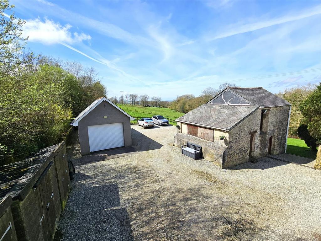 Barn an Garage.jpg