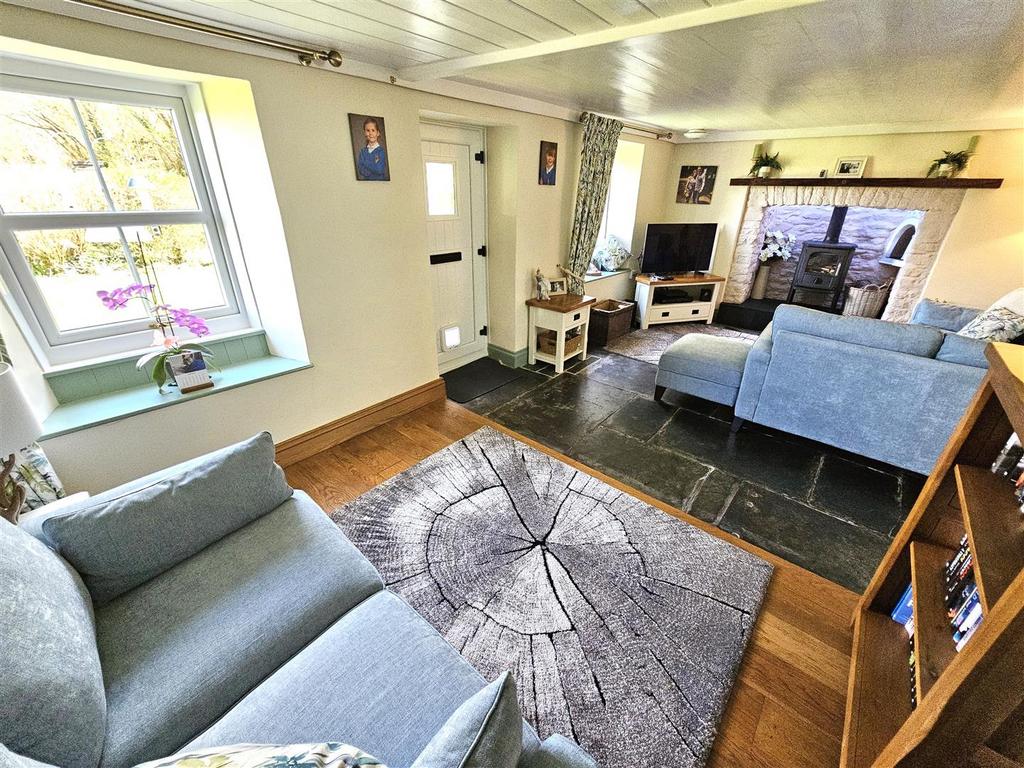 Further Living room 2.jpg