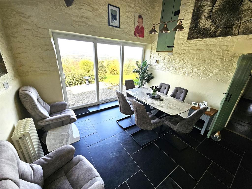 Dining Area.jpg