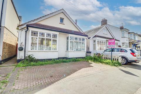 3 bedroom chalet for sale, Fairfax Drive, Westcliff-on-Sea SS0