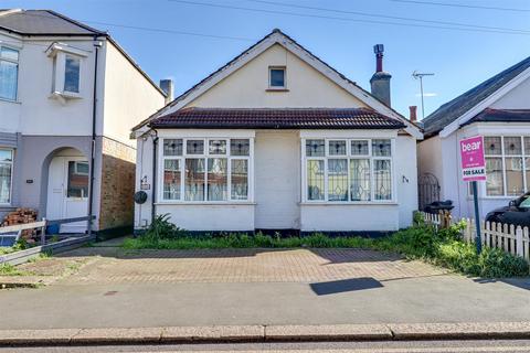 3 bedroom chalet for sale, Fairfax Drive, Westcliff-on-Sea SS0