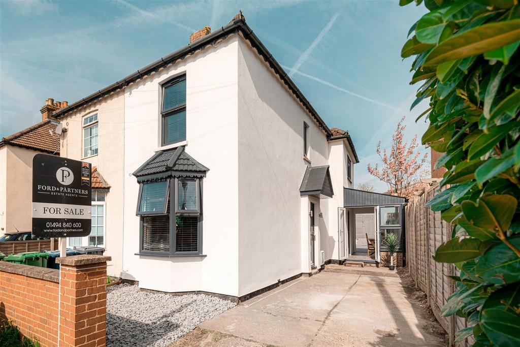 Amersham Road, High HP13 2 bed semidetached house for sale £
