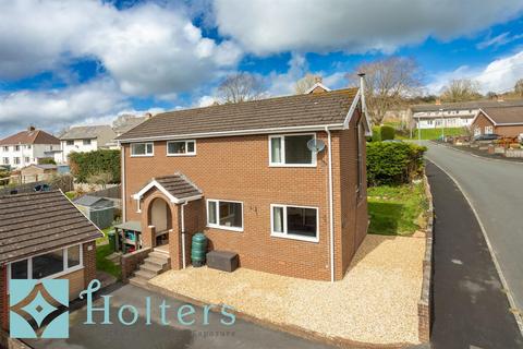 4 bedroom detached house for sale, Woodlands Crescent, Brecon