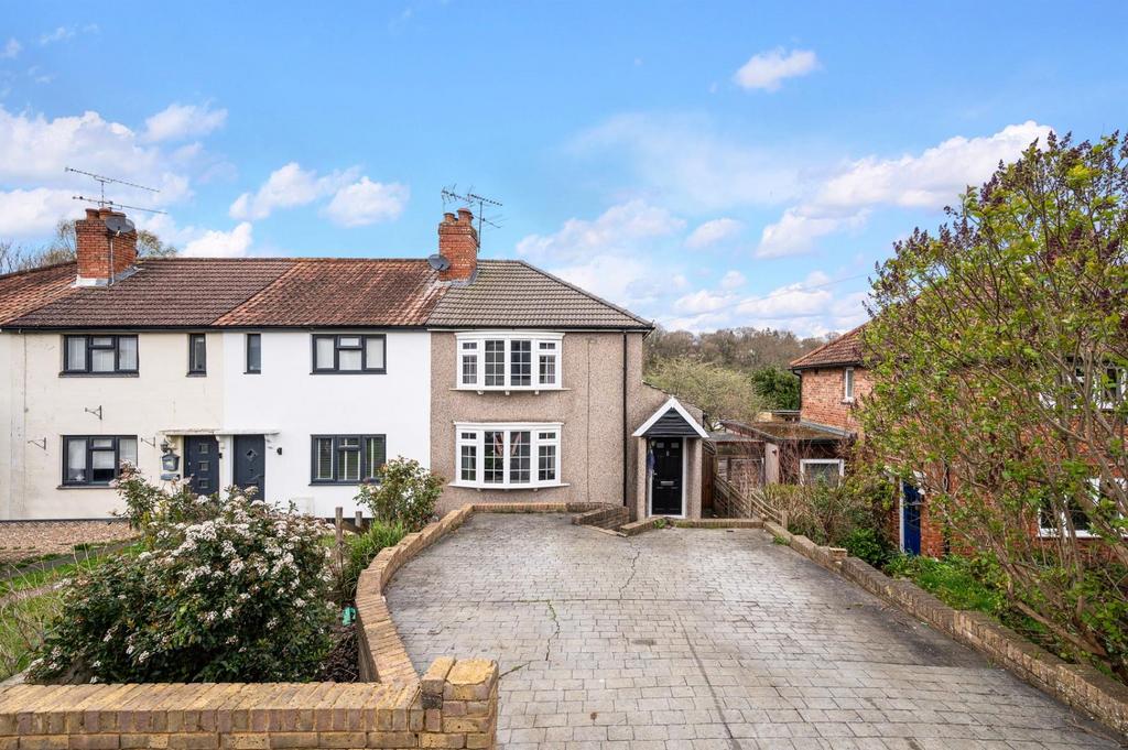 Beechen Lane, Lower Kingswood, Tadworth 2 bed end of terrace house for