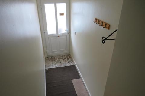 2 bedroom flat to rent, Bryn Road, Llanelli