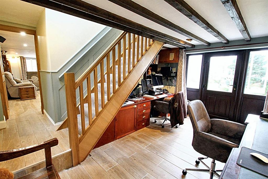 Entrance hall/home office