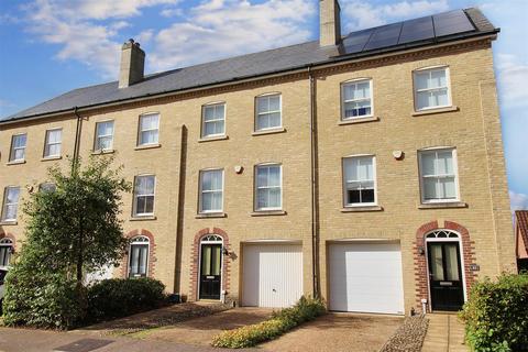 3 bedroom townhouse for sale, St Michaels Avenue, Aylsham