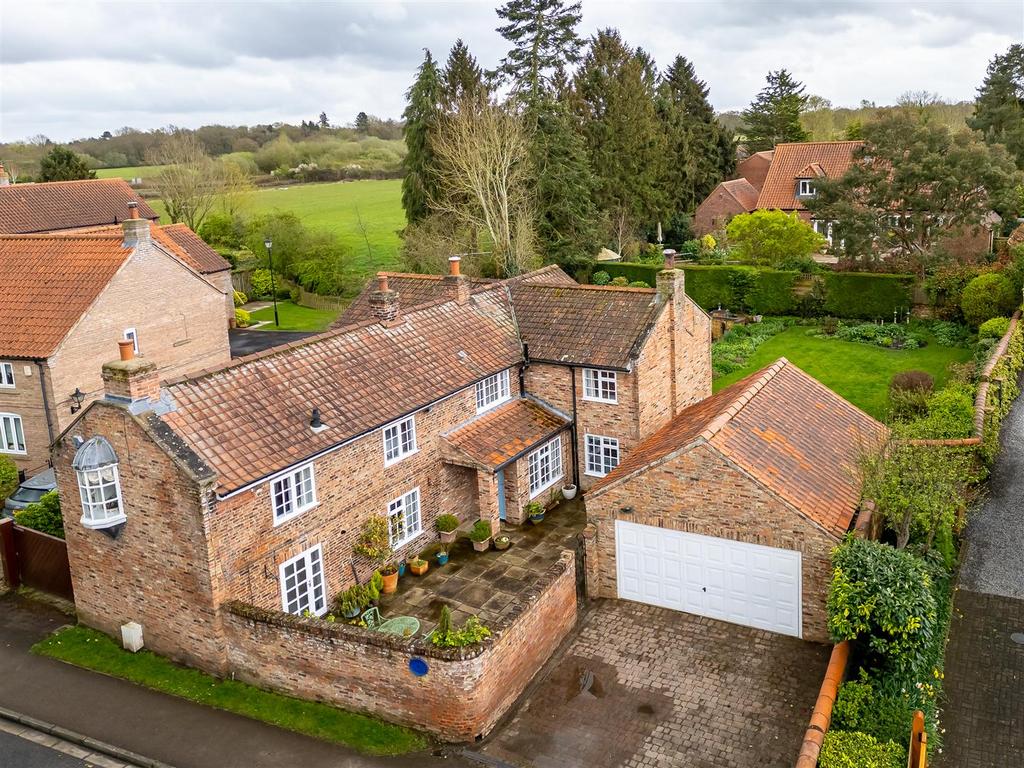 The Village, Strensall, York, YO32 5XA 4 bed detached house for sale